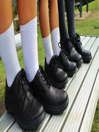 SCHOOL SHOE